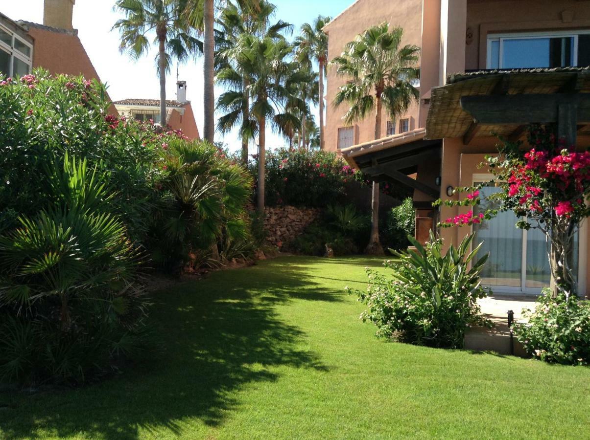 Villa Urb Playa Azul 24 Estepona Exterior foto