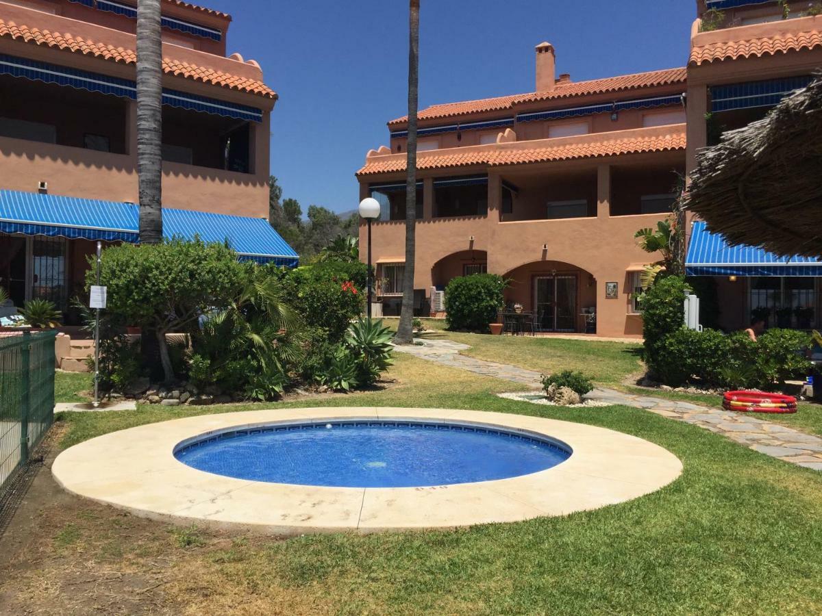 Villa Urb Playa Azul 24 Estepona Exterior foto
